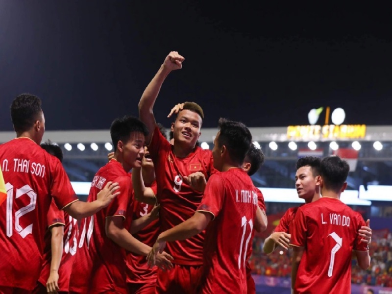 Các cầu thủ U22 Việt Nam ăn mừng bàn thắng vang dội